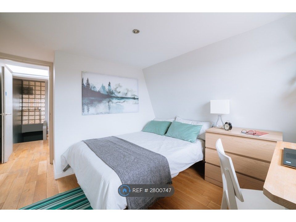 Property photo 1 of 17 Bedroom 3