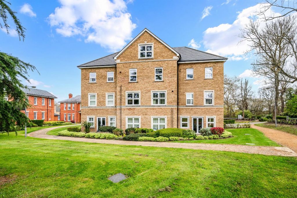 Property photo 1 of 14 Chaucer Court