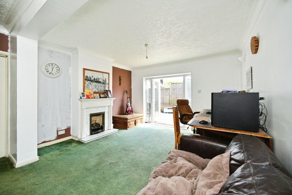 Property photo 2 of 20