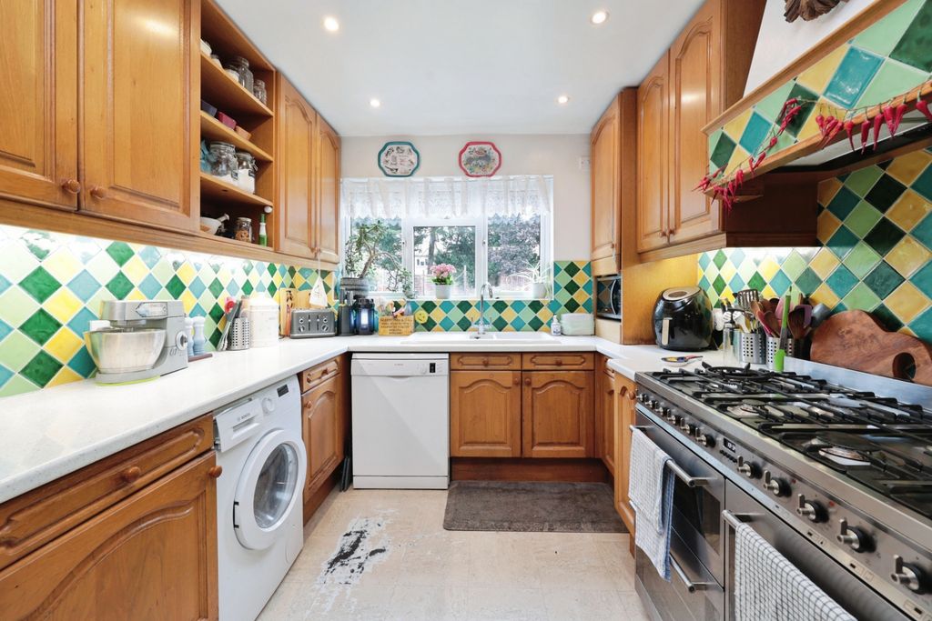 Property photo 3 of 16 Kitchen