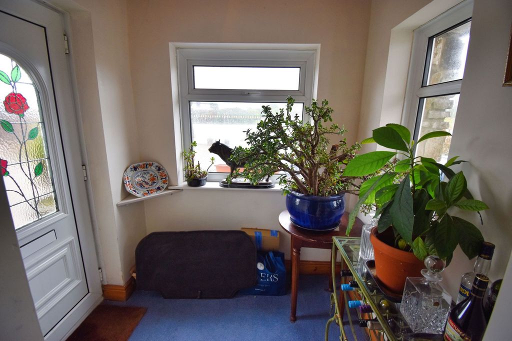 Property photo 2 of 33