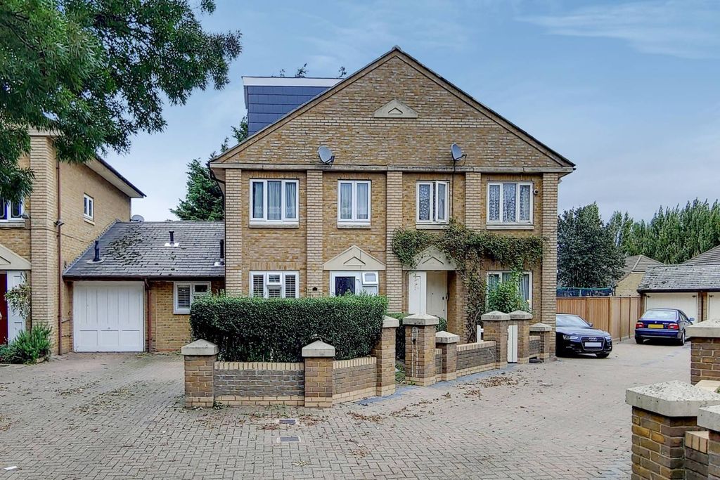 Property photo 3 of 27