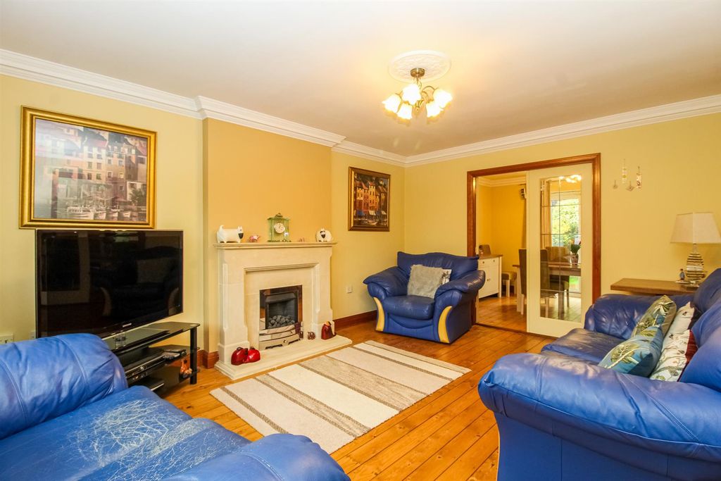 Property photo 3 of 15 Living Room
