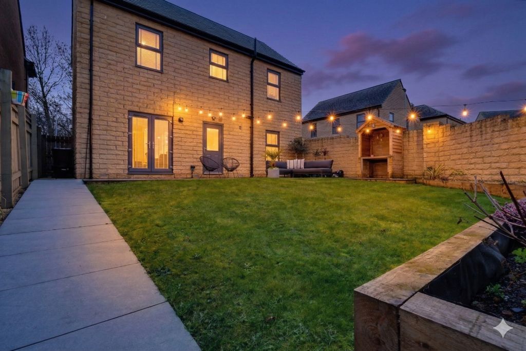Property photo 2 of 30 2- Rob Hammond Ewemove Pontefract