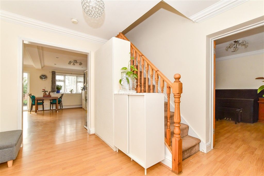 Property photo 3 of 14 Hallway
