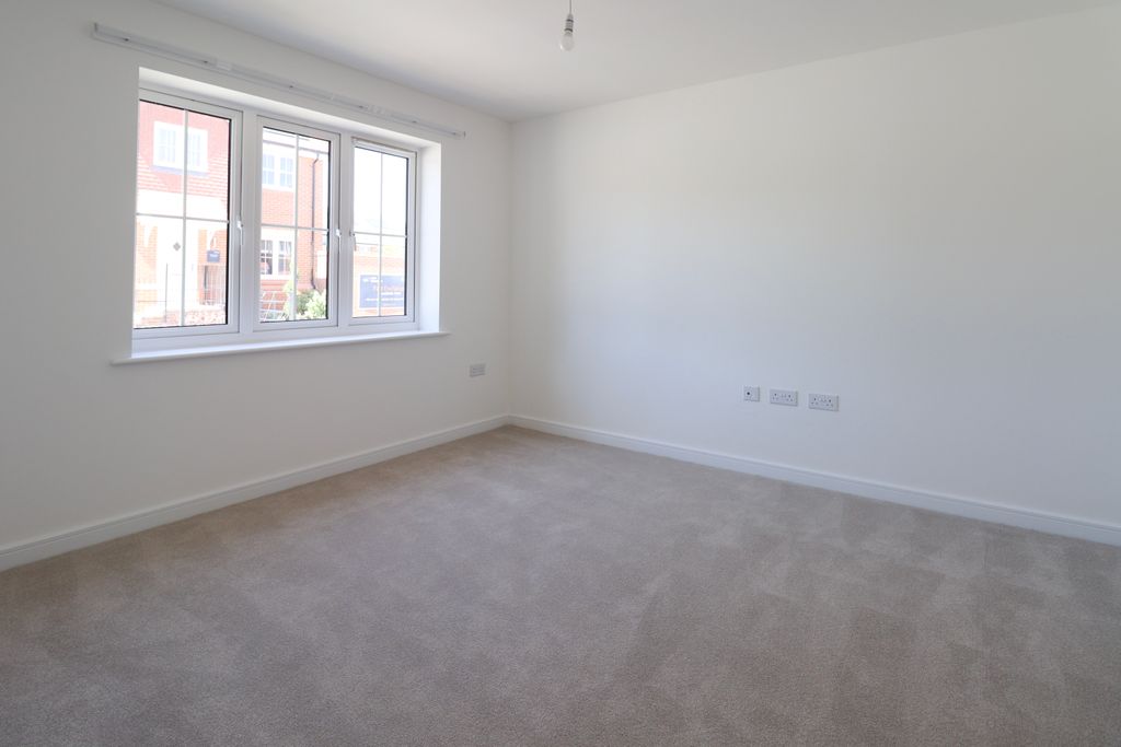 Property photo 3 of 37
