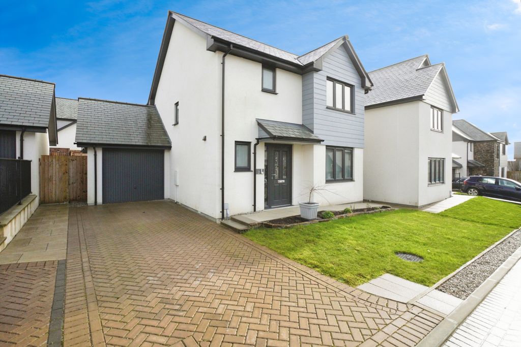 Property photo 1 of 22 Driveway