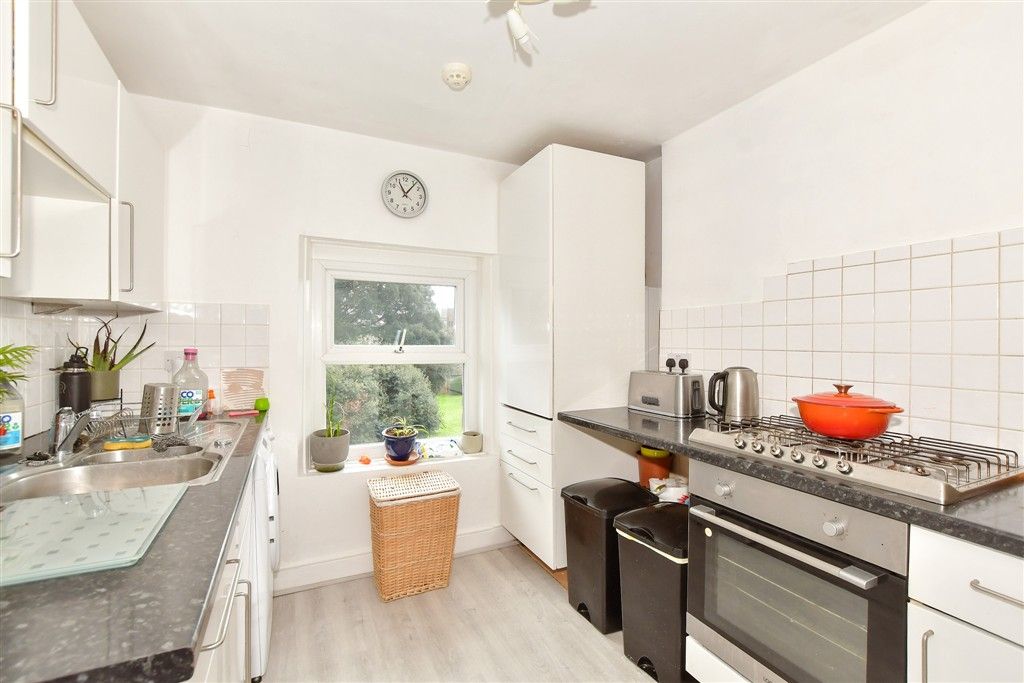 Property photo 3 of 11 Kitchen