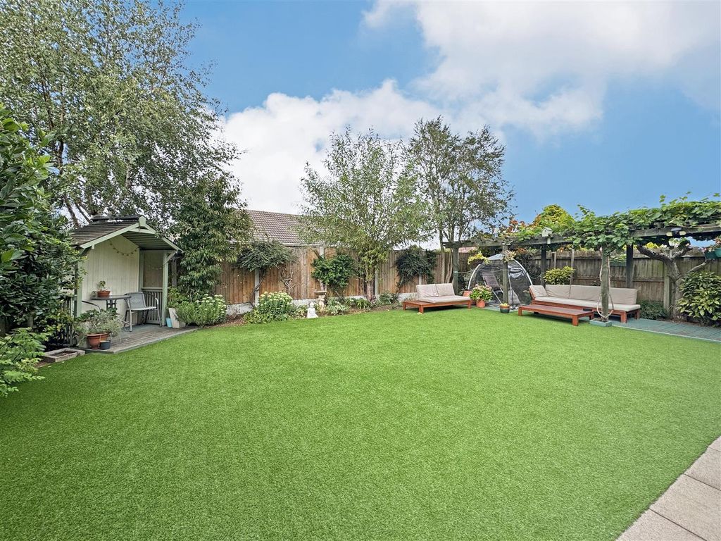 Property photo 2 of 19 Garden