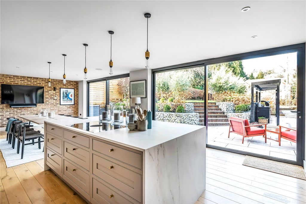 Property photo 2 of 29 Kitchen