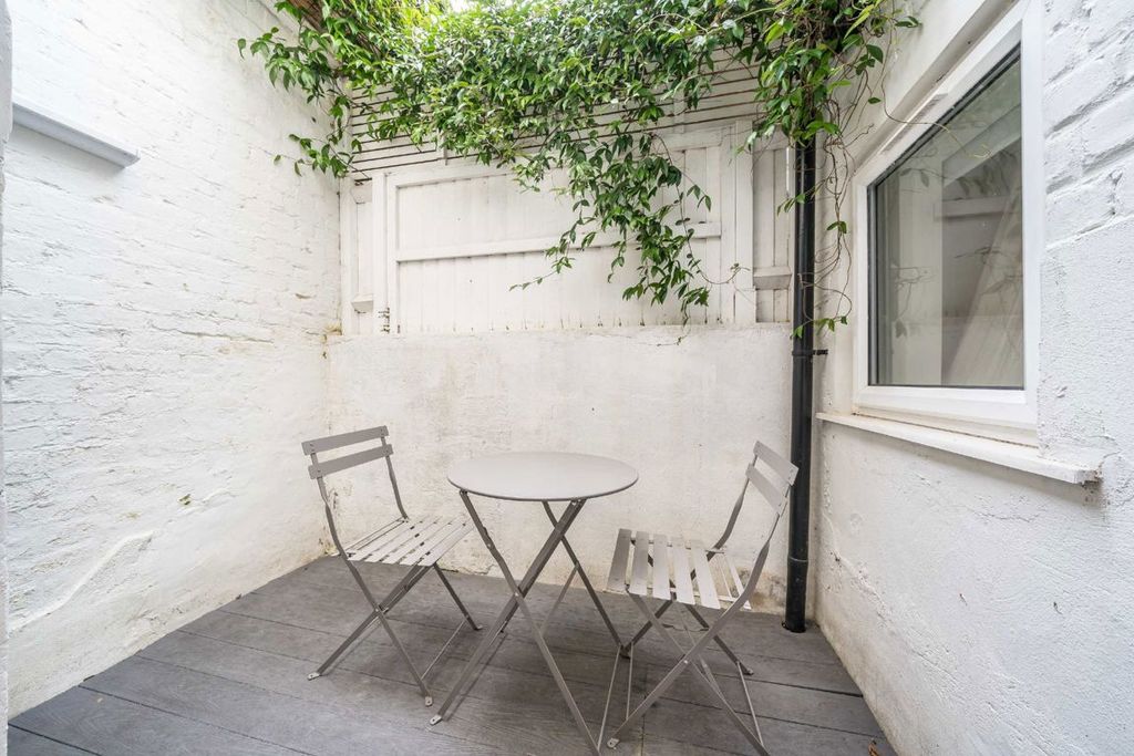 Property photo 3 of 8