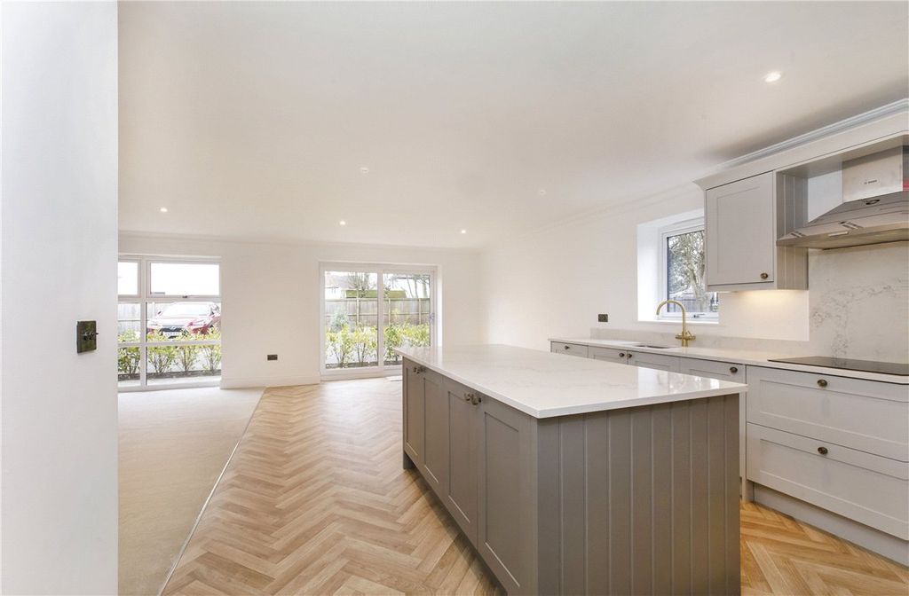 Property photo 3 of 16 Picture No. 02