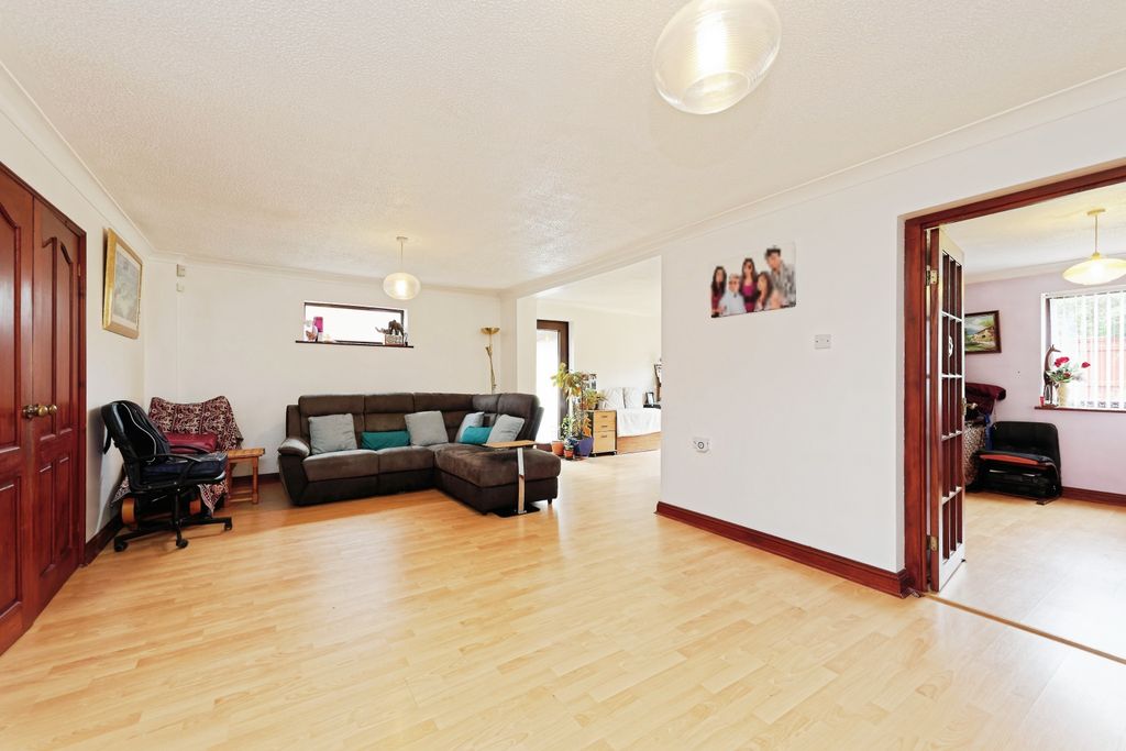 Property photo 3 of 18 Lounge/Dining Room