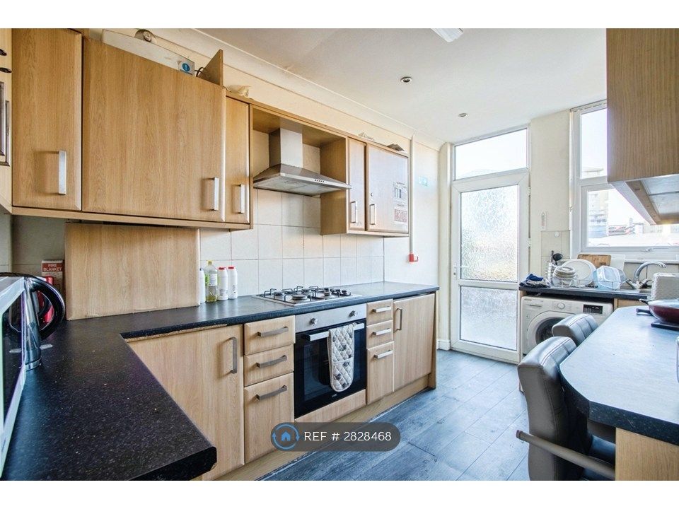 Property photo 1 of 2
