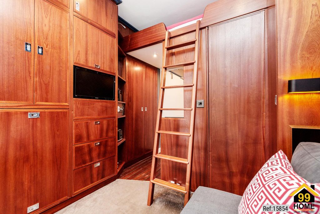 Property photo 3 of 21 Photo 2