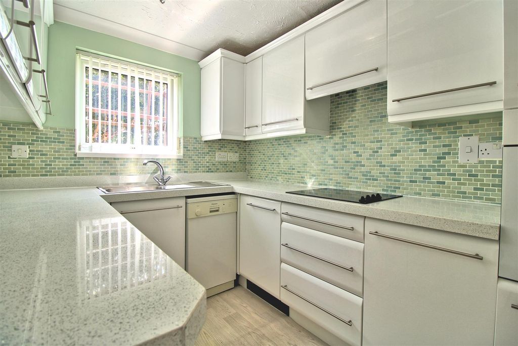 Property photo 2 of 12 Kitchen