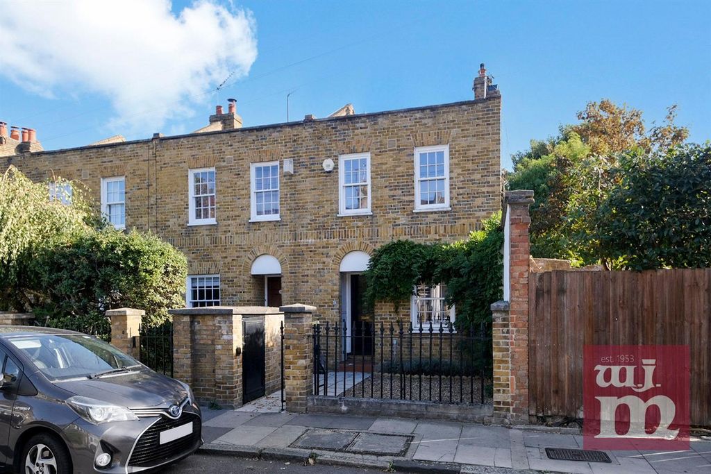 Property photo 1 of 12 Coborn Road