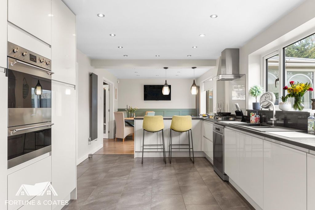 Property photo 2 of 27 Hawthorns_22.Jpg