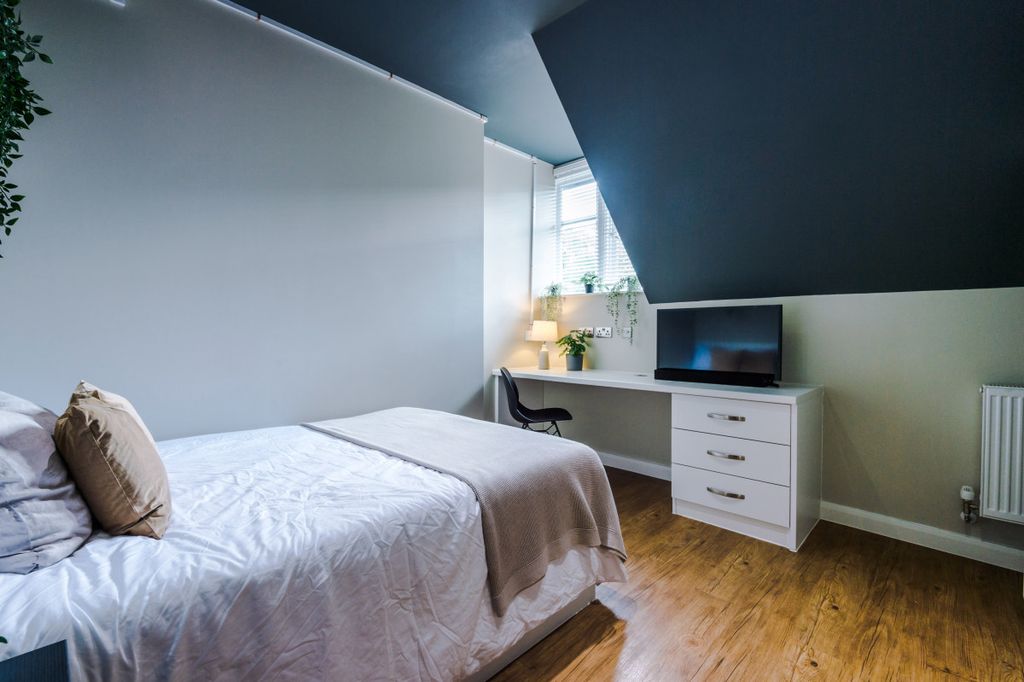 Property photo 2 of 8 Flat 14, Unw, 2