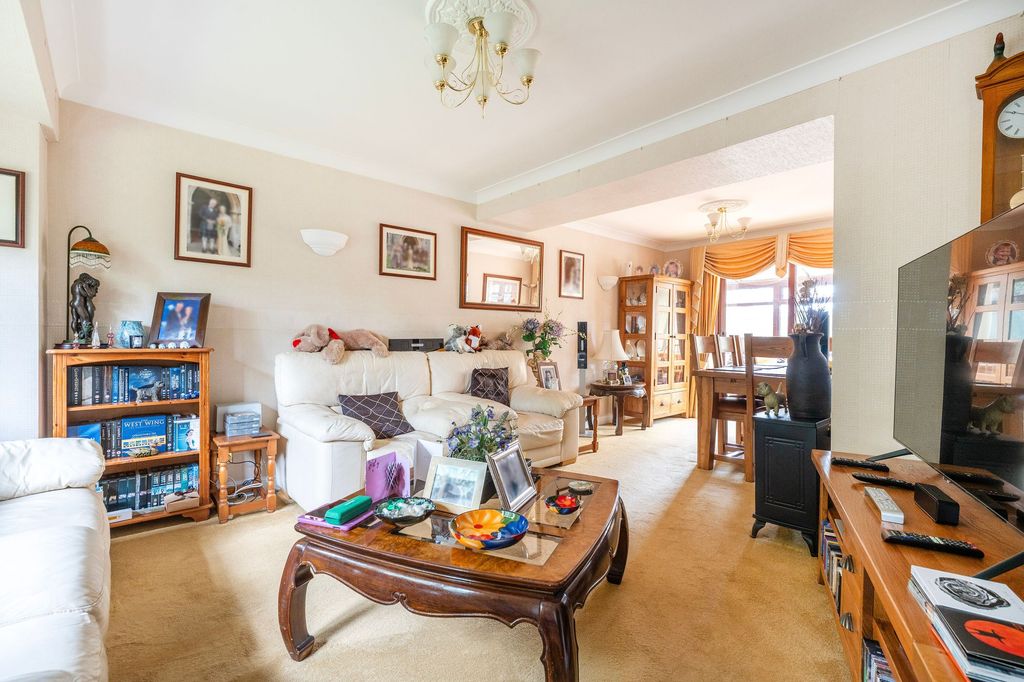 Property photo 3 of 23