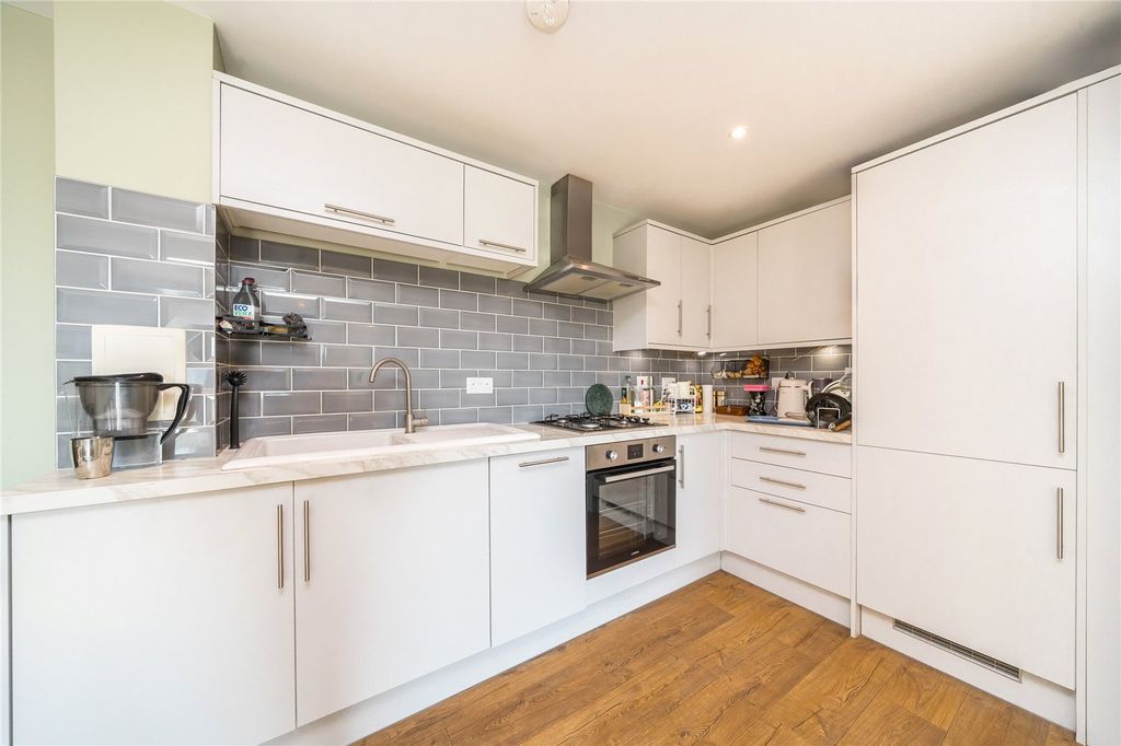 Property photo 3 of 10 Kitchen