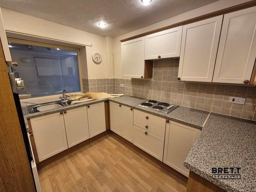 Property photo 2 of 7 Kitchen