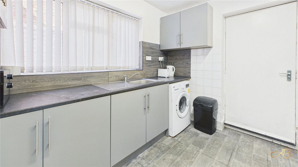 Property photo 2 of 8 Picture No. 16