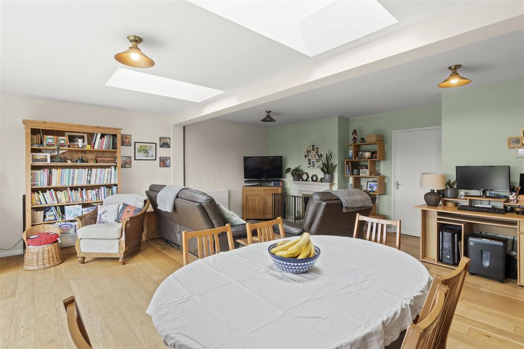 Property photo 3 of 19 Living Room