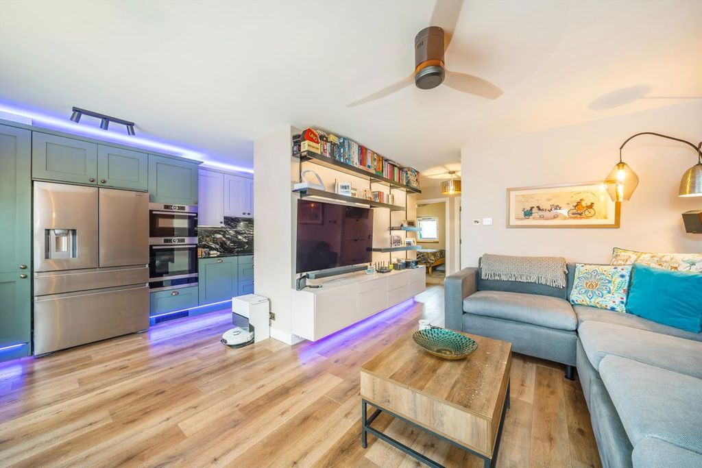 Property photo 2 of 12