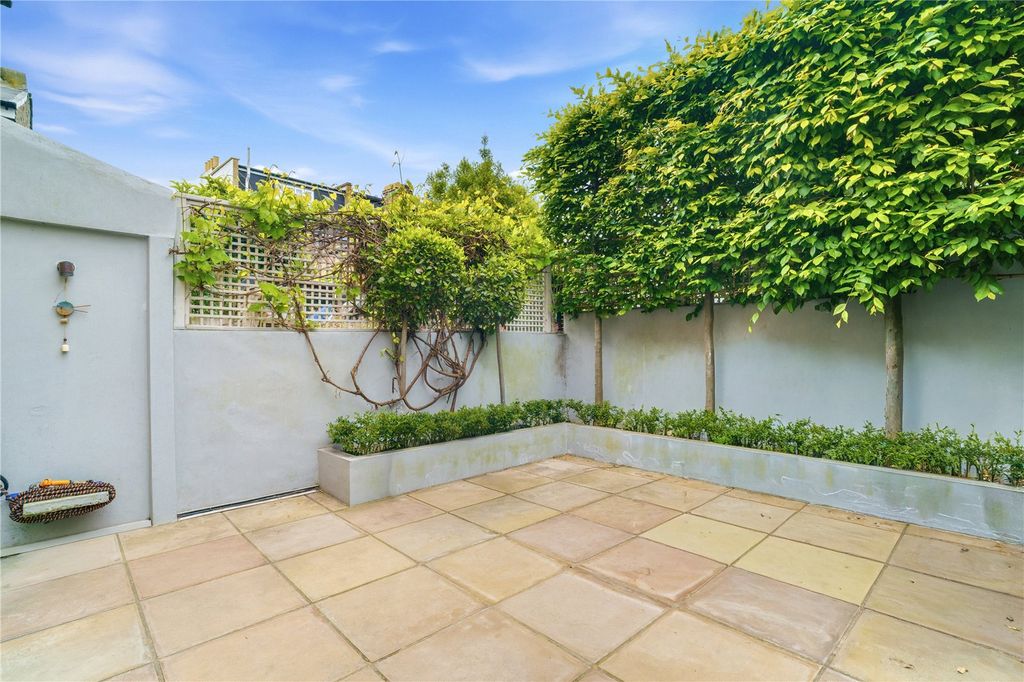 Property photo 3 of 16 Picture No. 17