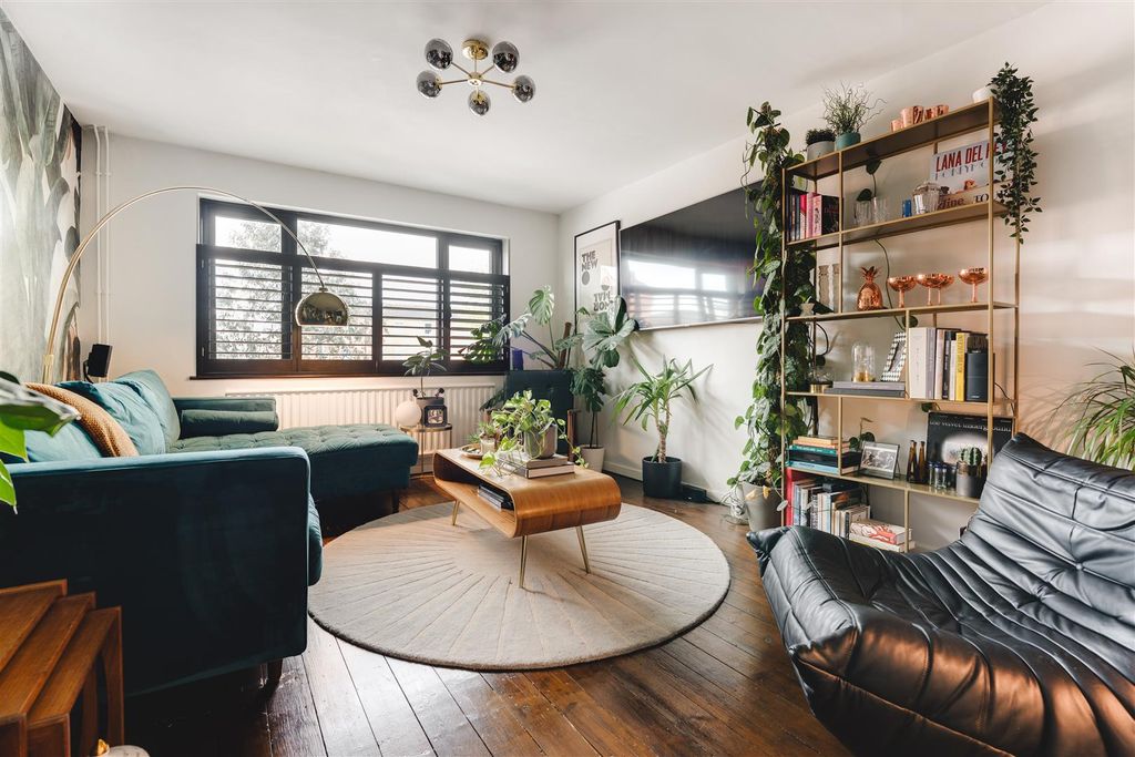 Property photo 1 of 34 Coniston Walk_2-13.Jpg