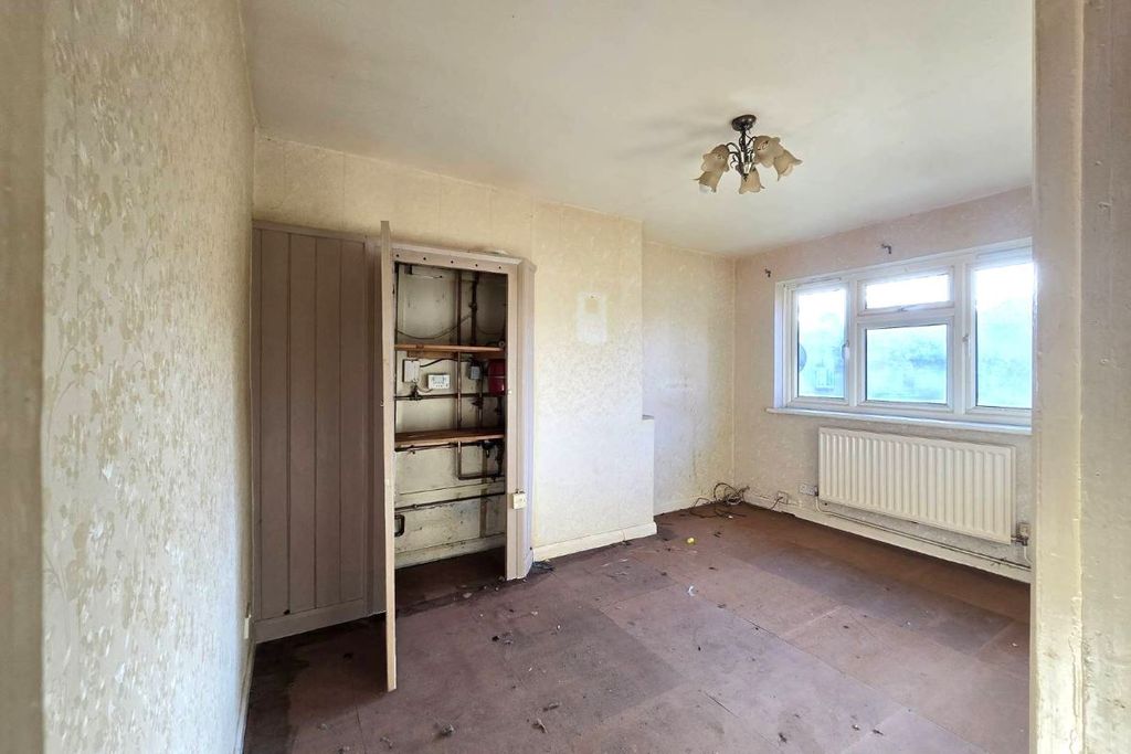 Property photo 3 of 6