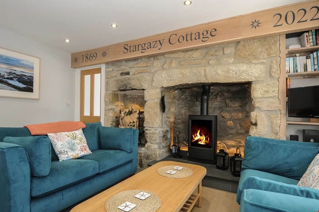 Property photo 2 of 20 A4811B97-Bb6c-4A9A-Aabd-6A1B2Df845A9
