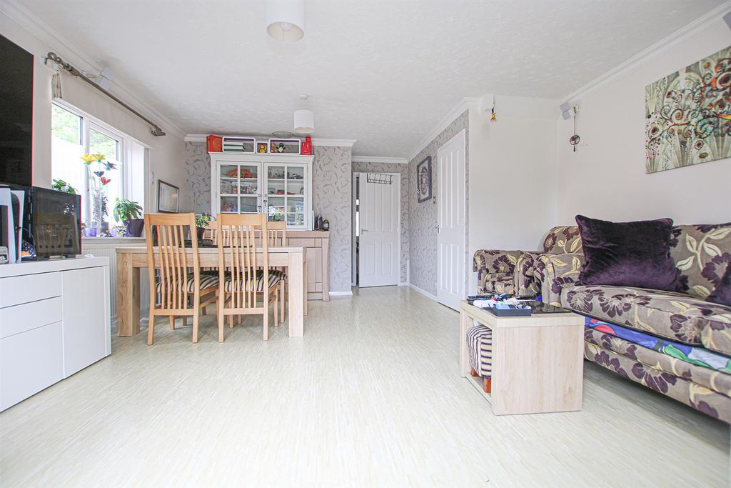 Property photo 3 of 12 Img_0283Lvg.Jpg
