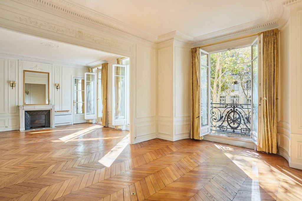 Property photo 1 of 23 Paris VII – Suffren / Ségur: Family Apartment With Generous Proportions