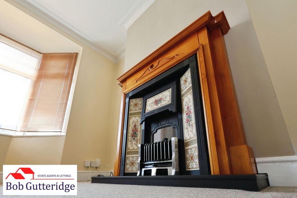 Property photo 3 of 22 Bay Fronted Lounge