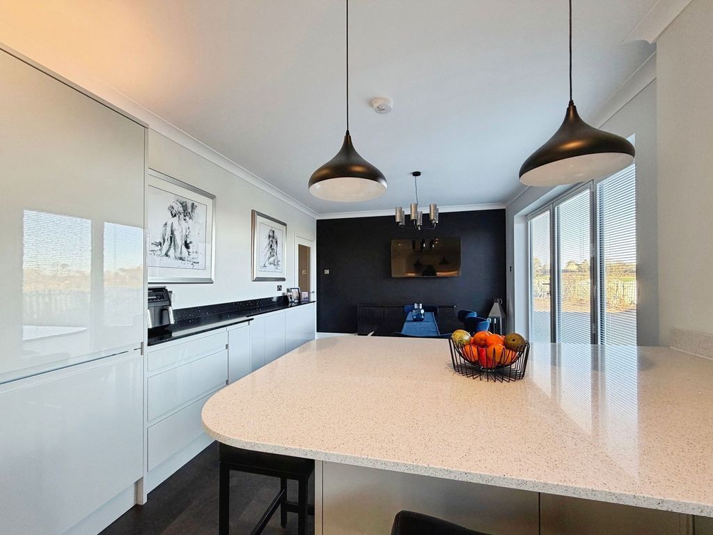 Property photo 3 of 25