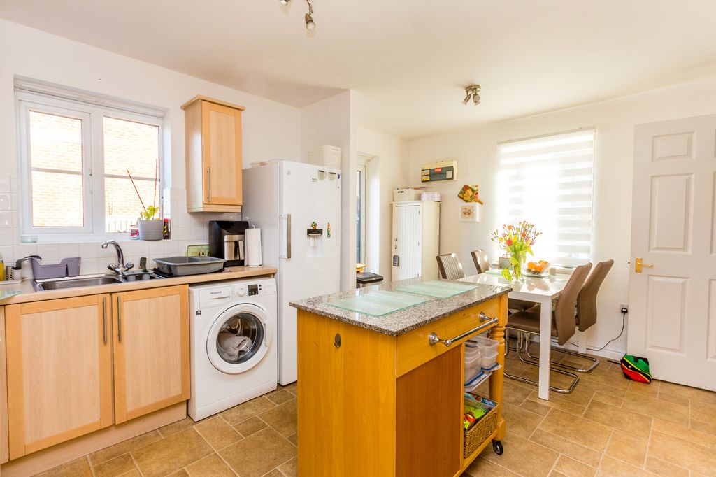 Property photo 3 of 15 Kitchen/Breakfast Room