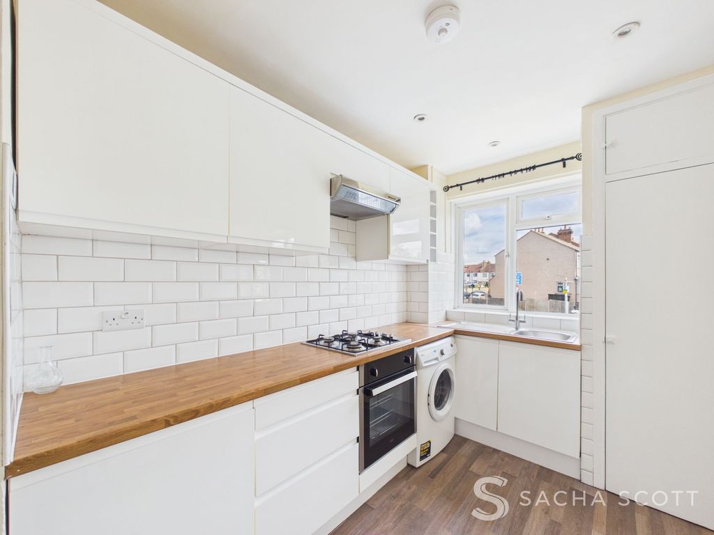 Property photo 3 of 17 Kitchen