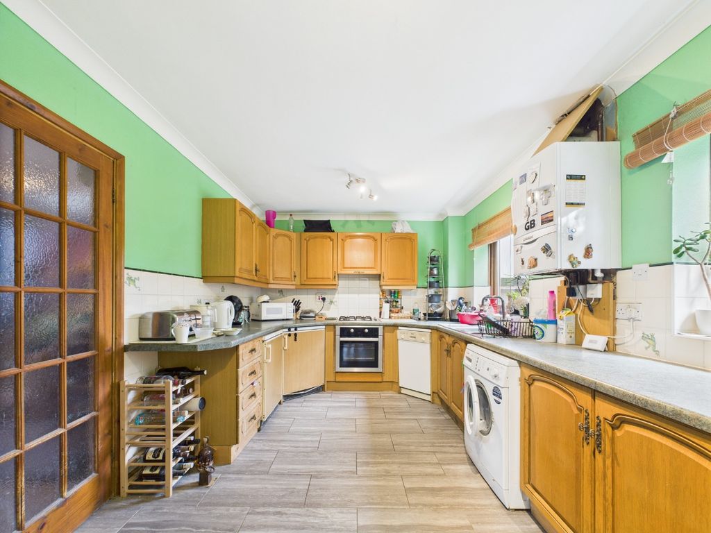 Property photo 2 of 18 4219573