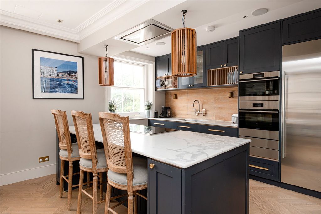 Property photo 3 of 10 Kitchen