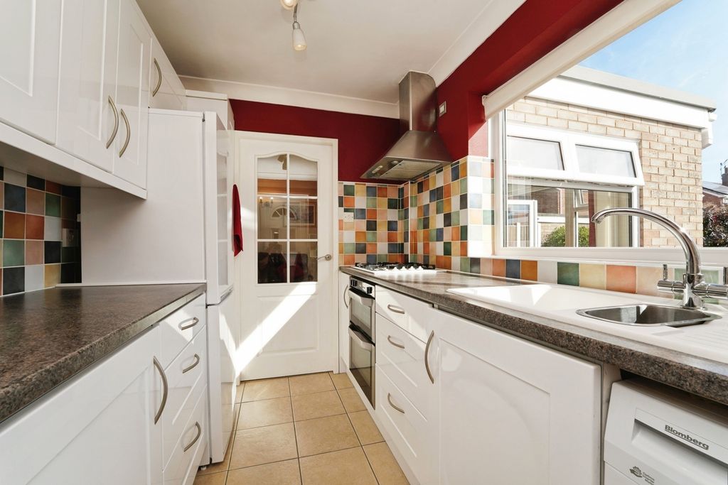 Property photo 2 of 19 Kitchen