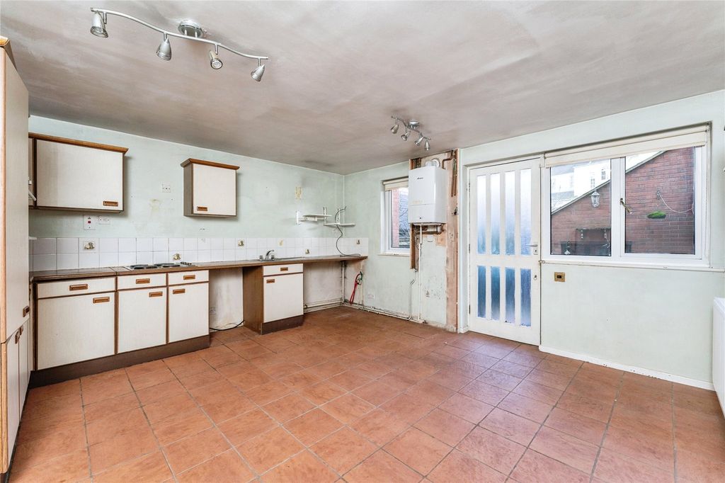 Property photo 2 of 17 Picture No. 12