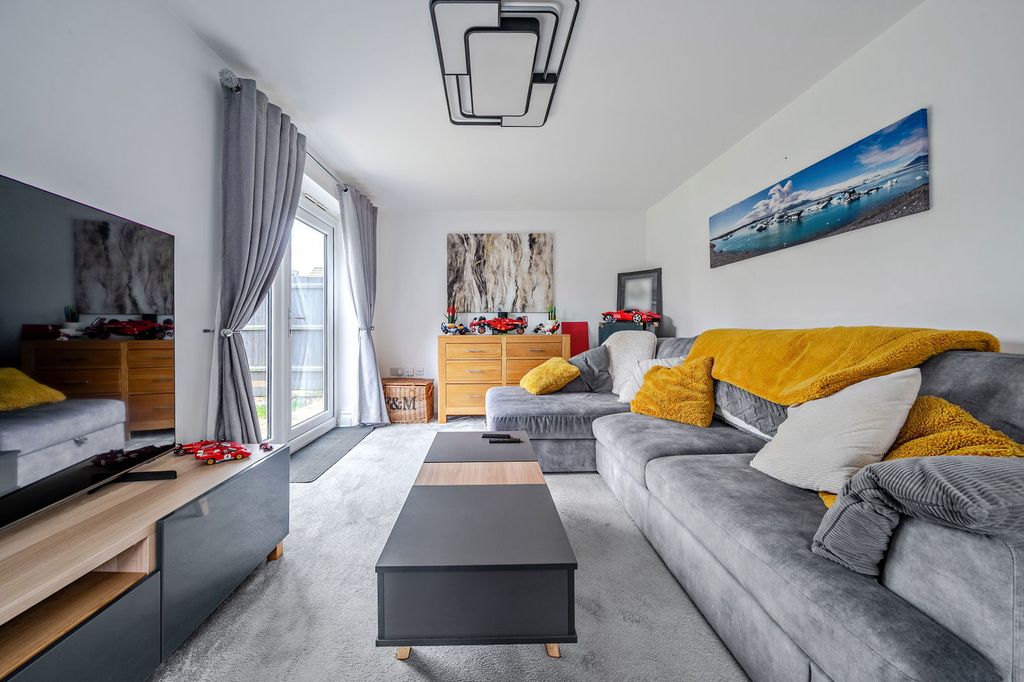 Property photo 2 of 22