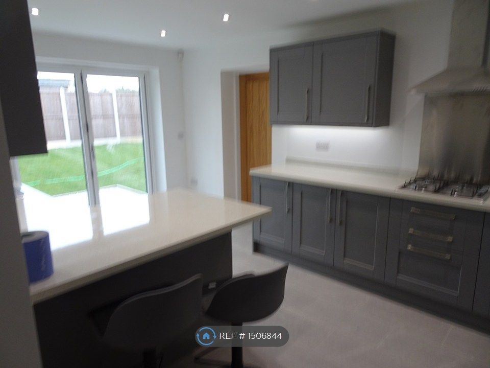 Property photo 3 of 14 Kitchen