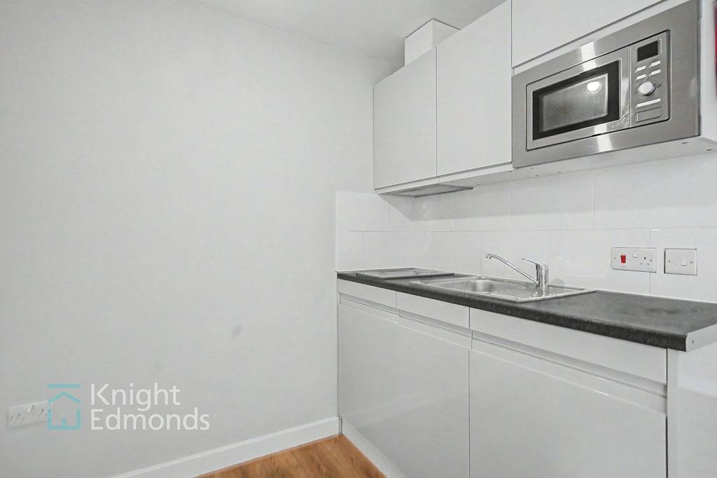 Property photo 3 of 5 Kitchen