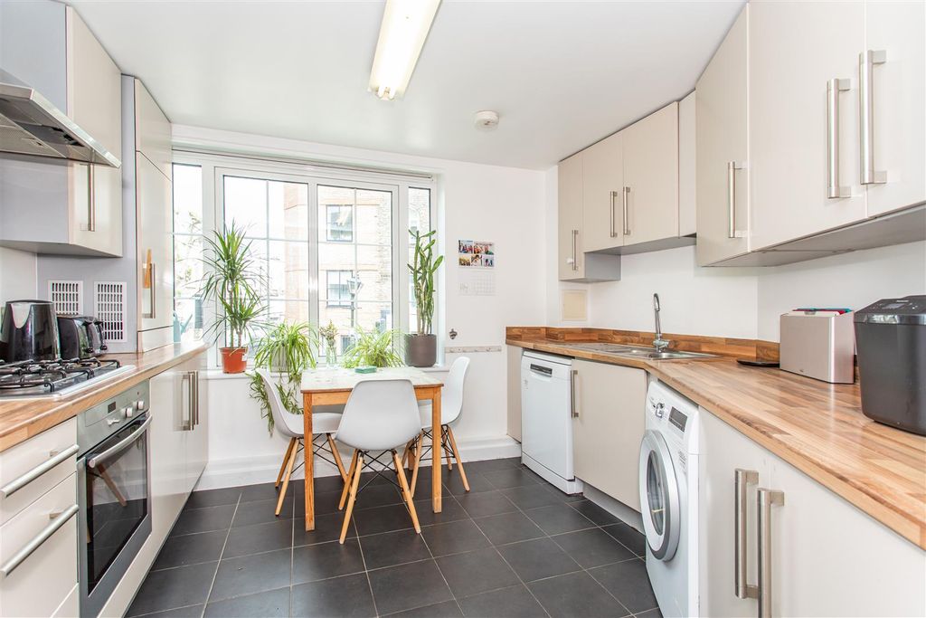 Property photo 3 of 14 Kitchen