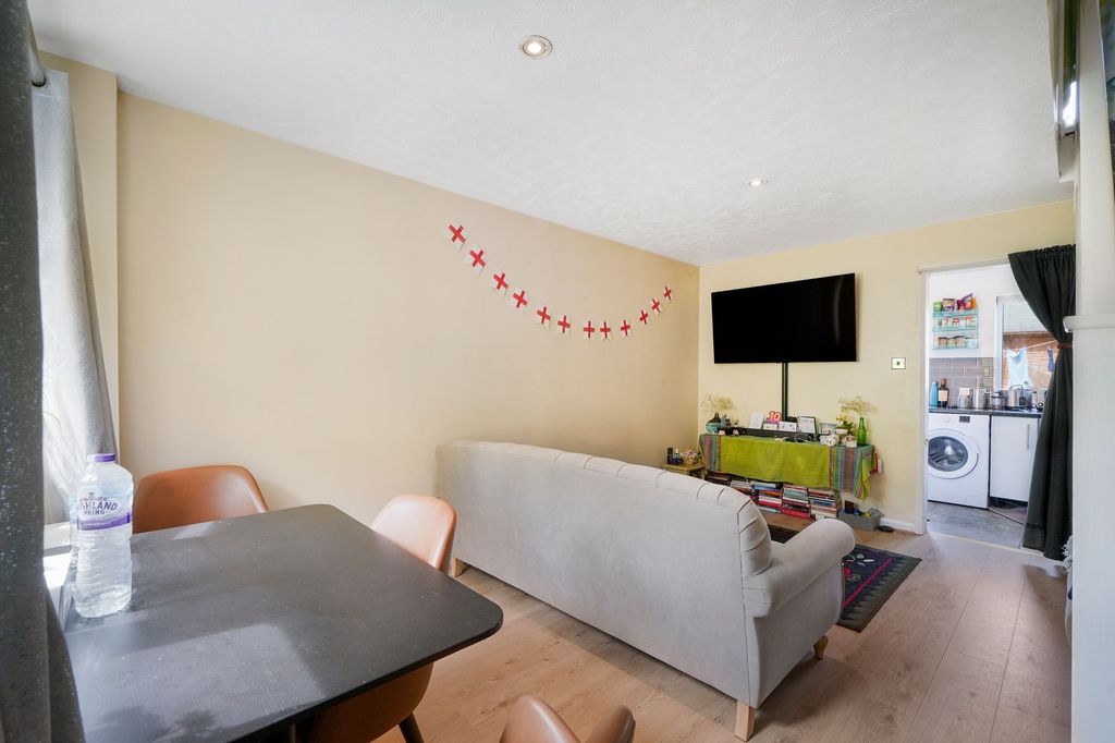 Property photo 2 of 11 1 Alice Thompson Close - Qonpuvinrxog37Qktayb