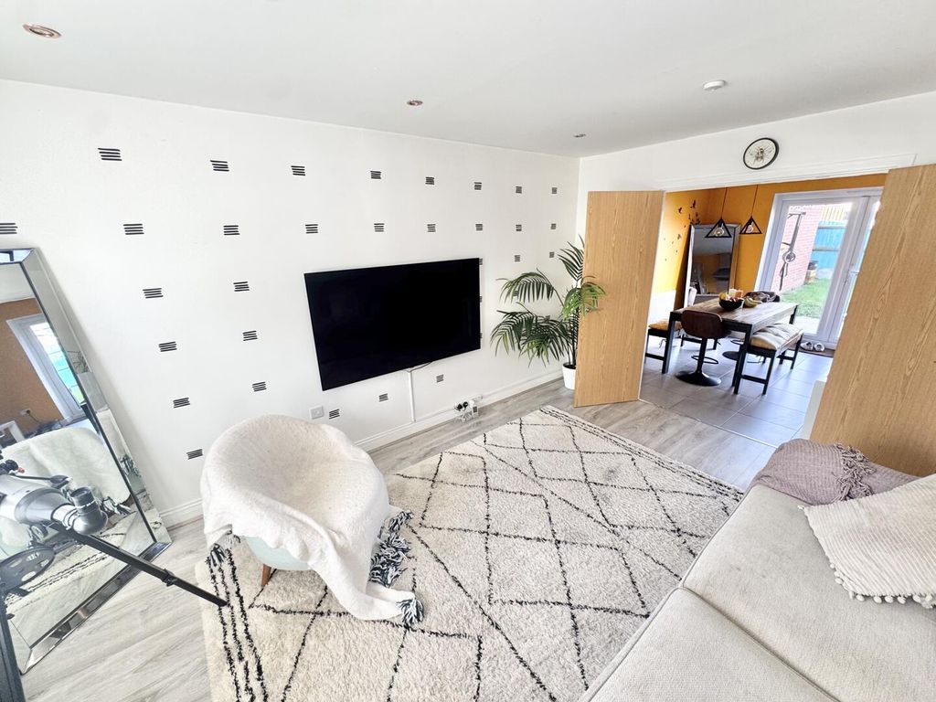 Property photo 3 of 17 Living Room