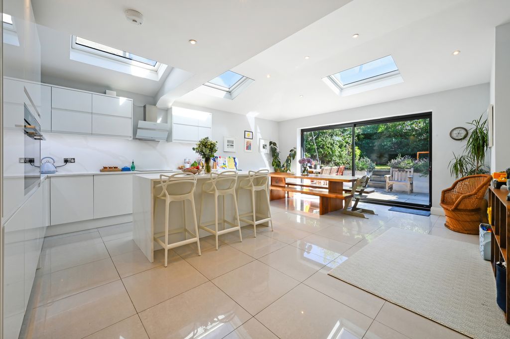 Property photo 3 of 22 Picture No. 27